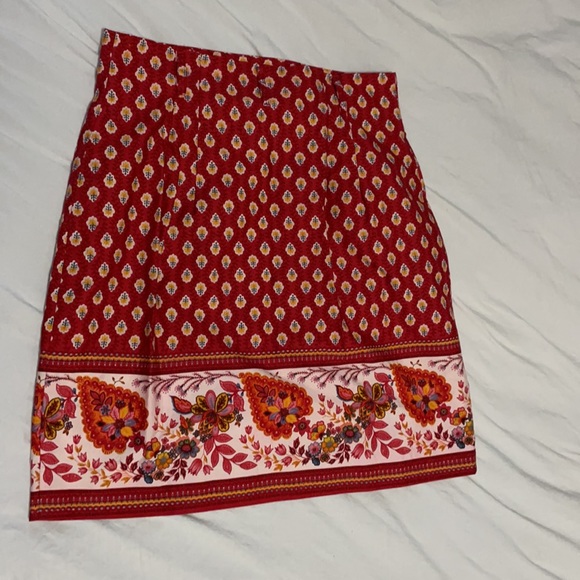 SALE 3 for $15 Patterned wrap skirt - Picture 6 of 7